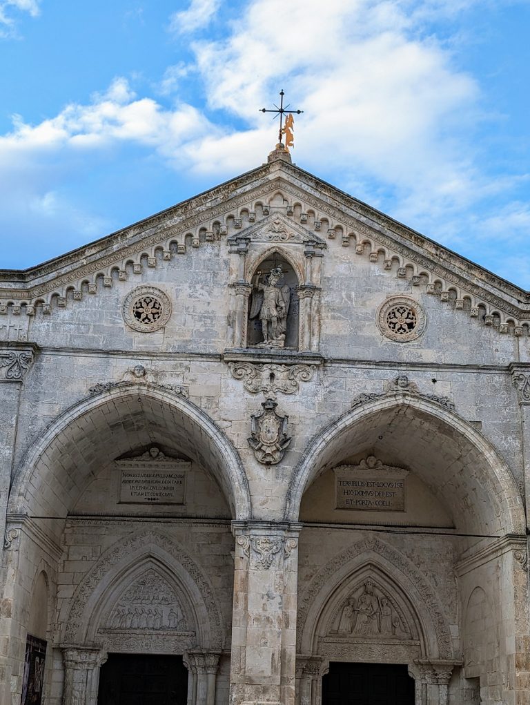 Monte Sant’Angelo mystischer Ort im Herzen des Gargano Sonoitalia